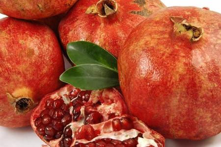 Owoc granatu – właściwości, witaminy i kalorie