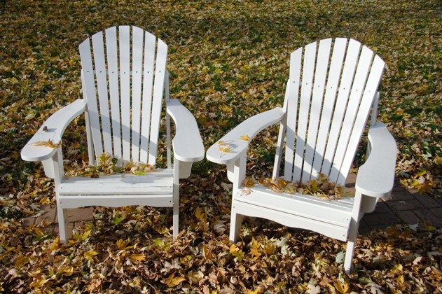 Drewniane krzesła ogrodowe